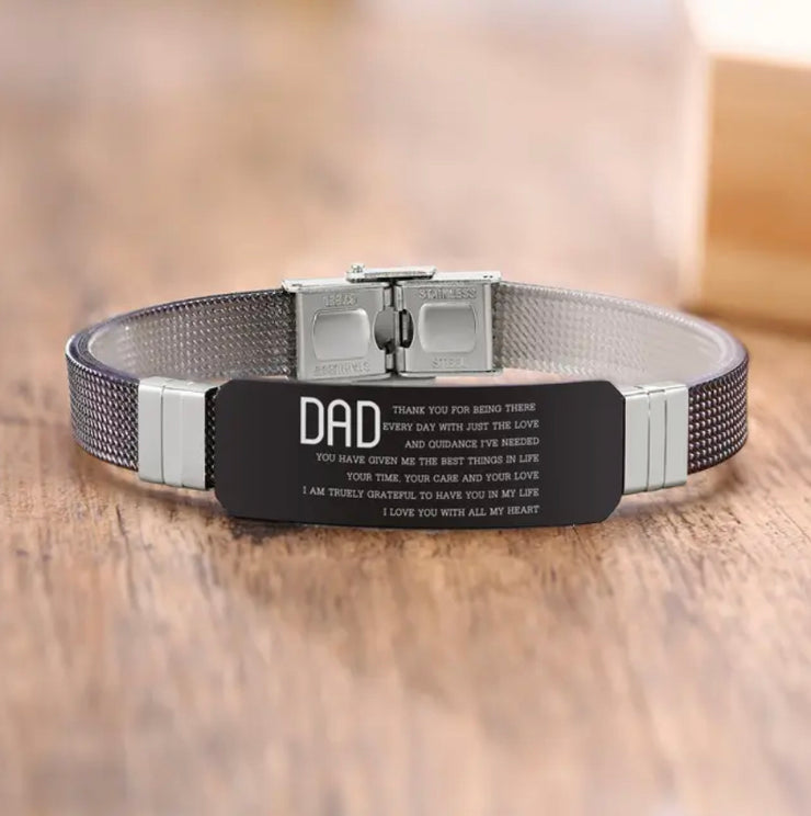 Gepersonaliseerde roestvrijstalen armband: een betekenisvol cadeau voor papa